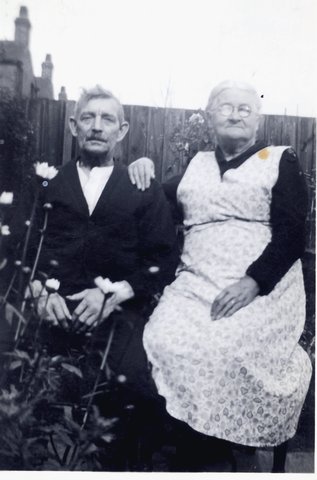 ../images/003-Lucy & William Booth.jpeg