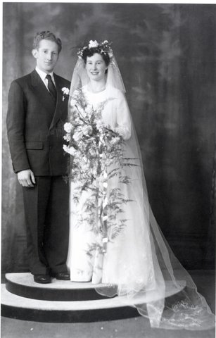 ../images/000-Eric Seeley & Evelyn Edith Bellamy-1.jpeg
