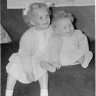 thumbnails/004-Seeley_old_209 Jennette & Wendy 20_06_1955.jpeg.small.jpeg